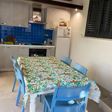 Charming House In Marina Di + Garden